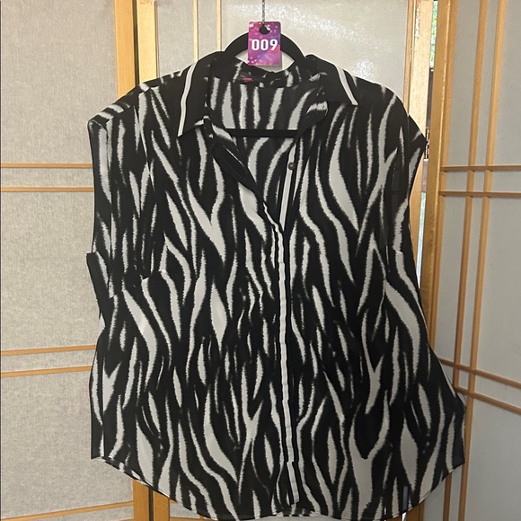 Vince Camuto Black and White Patterned Button Down Shirt - Picture 1 of 8